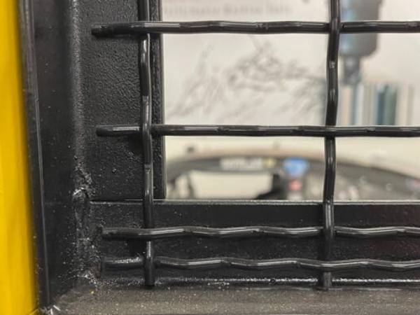 Crimp-mesh panel with angle frames