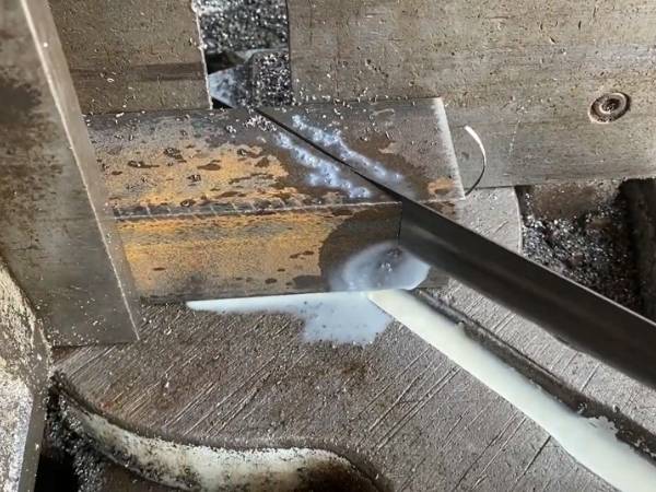 Angle steel inclined cutting machine