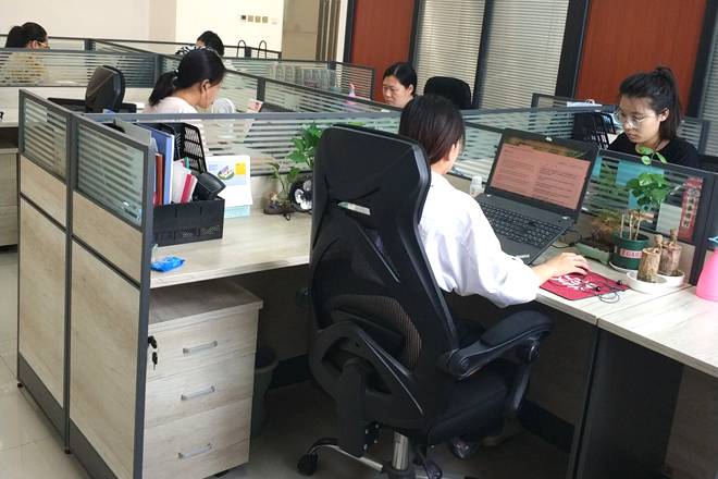 Metan sales team members are focusing on their jobs.