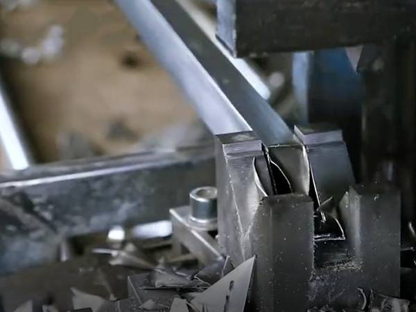 Square tube inclined cutting machine